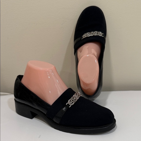 Brighton Shoes - Brighton Kansas Black Flats with Silver Detailing (sz 9)